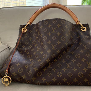 Louis Vuitton Artsy MM Monagram Hobo Shoulder Bag